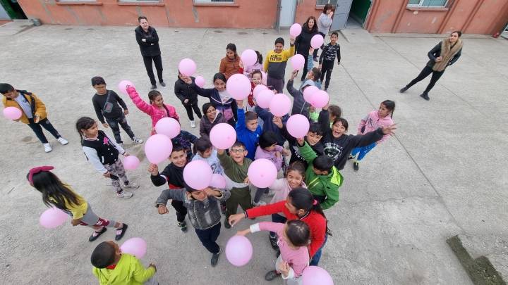 Световният ден на розовата фланелка казва "стоп" на тормоза в училище
